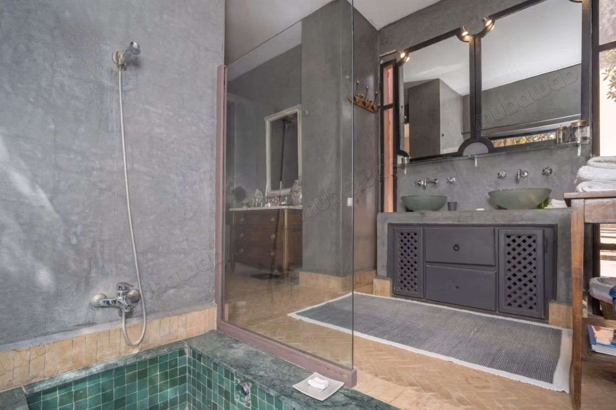 Villa 5 suites and pool with magnificent charm