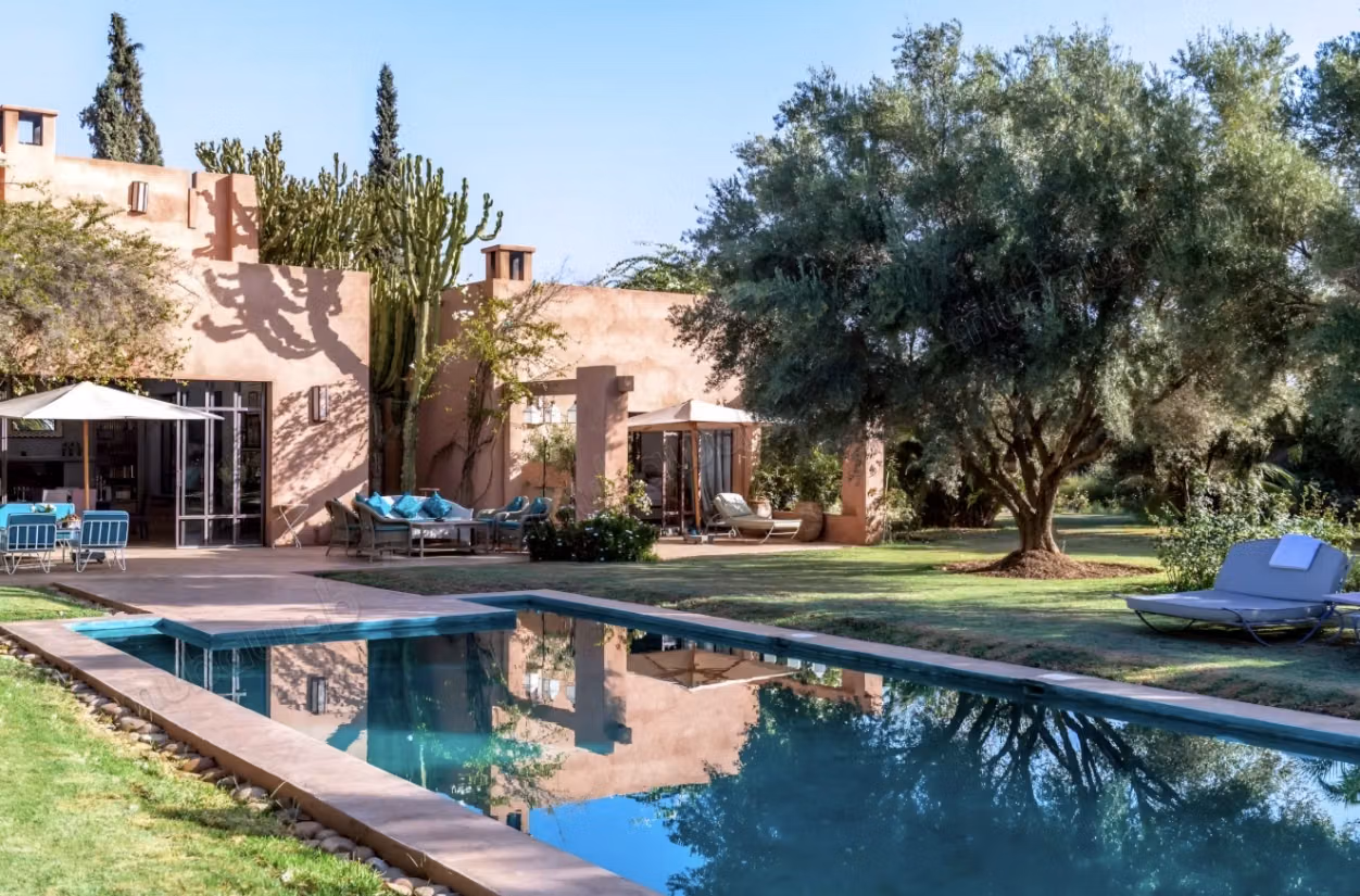 Villa 5 suites and pool with magnificent charm