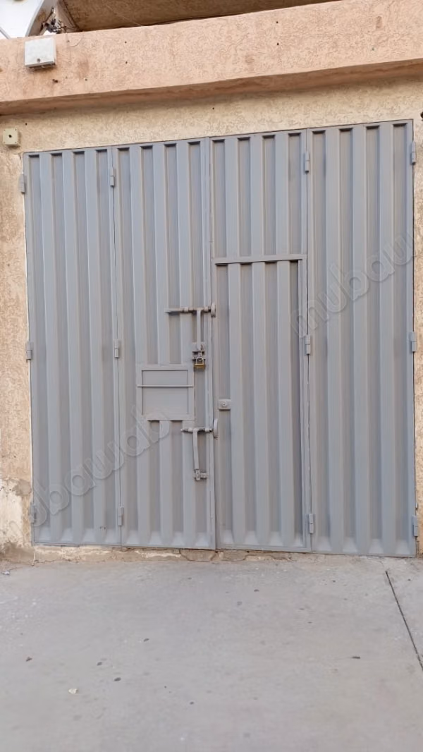 25m2 garage / storgage space for rent 