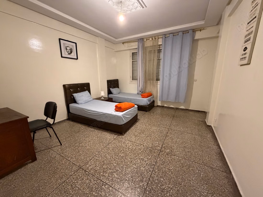 Apartment rental in Les Orangers. 3 comfortable rooms. Reinforced door and satellite dish