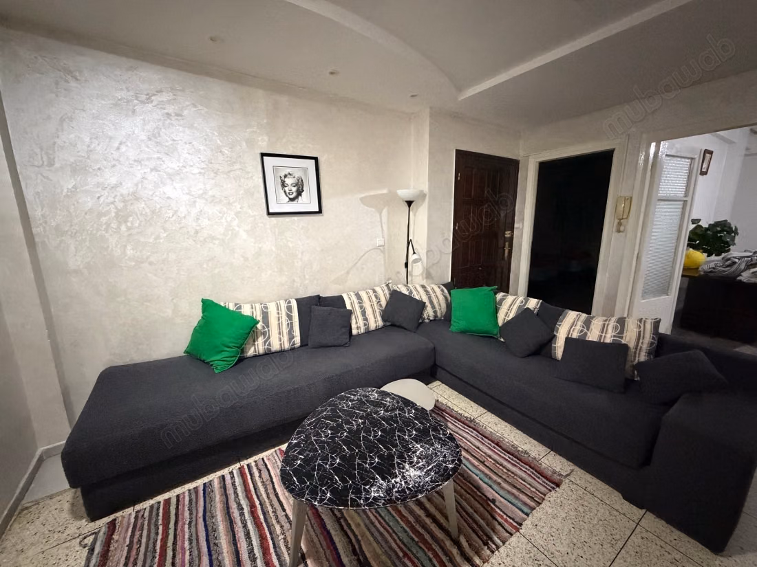 Apartment rental in Les Orangers. 3 comfortable rooms. Reinforced door and satellite dish