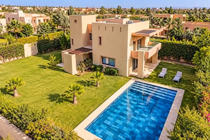Stunning villa with LLD pool overlooking NORIA Golf