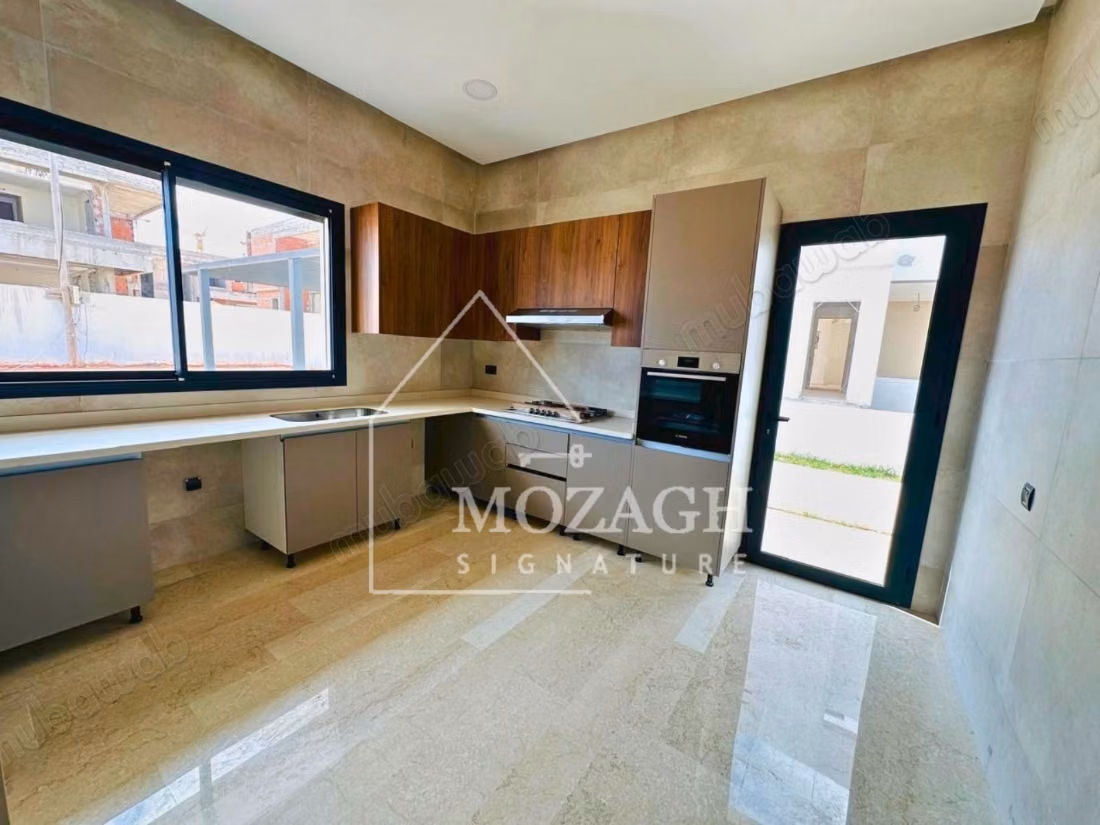 Beautiful modern villa for sale in Dar Bouazza
