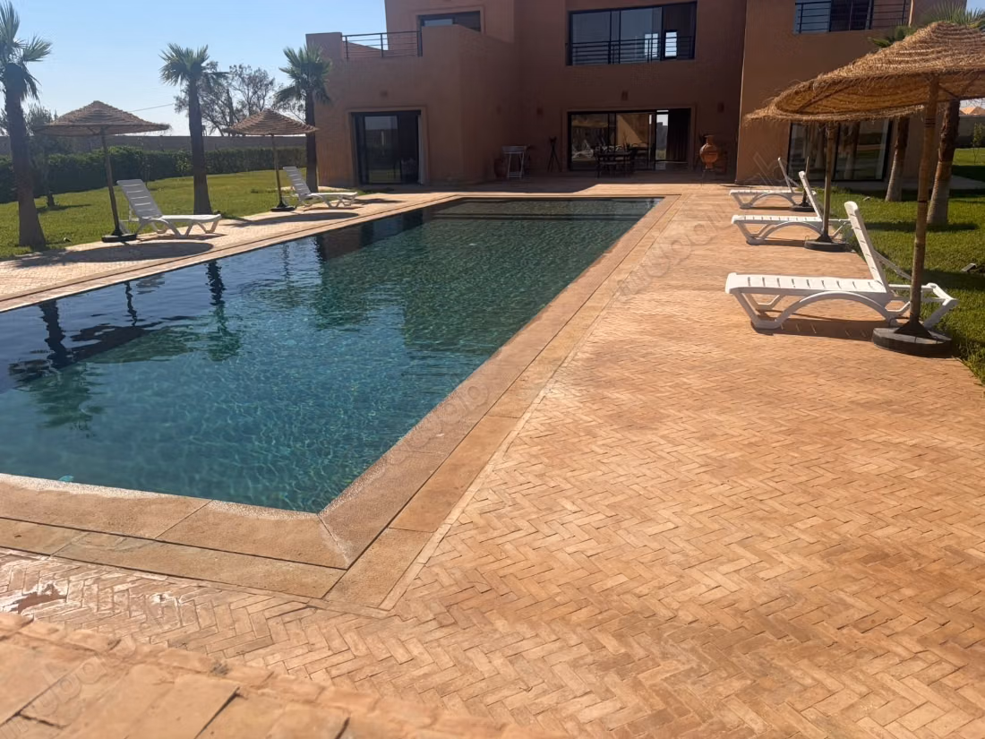 Exceptional villa on 2 titled hectares - Bourous,