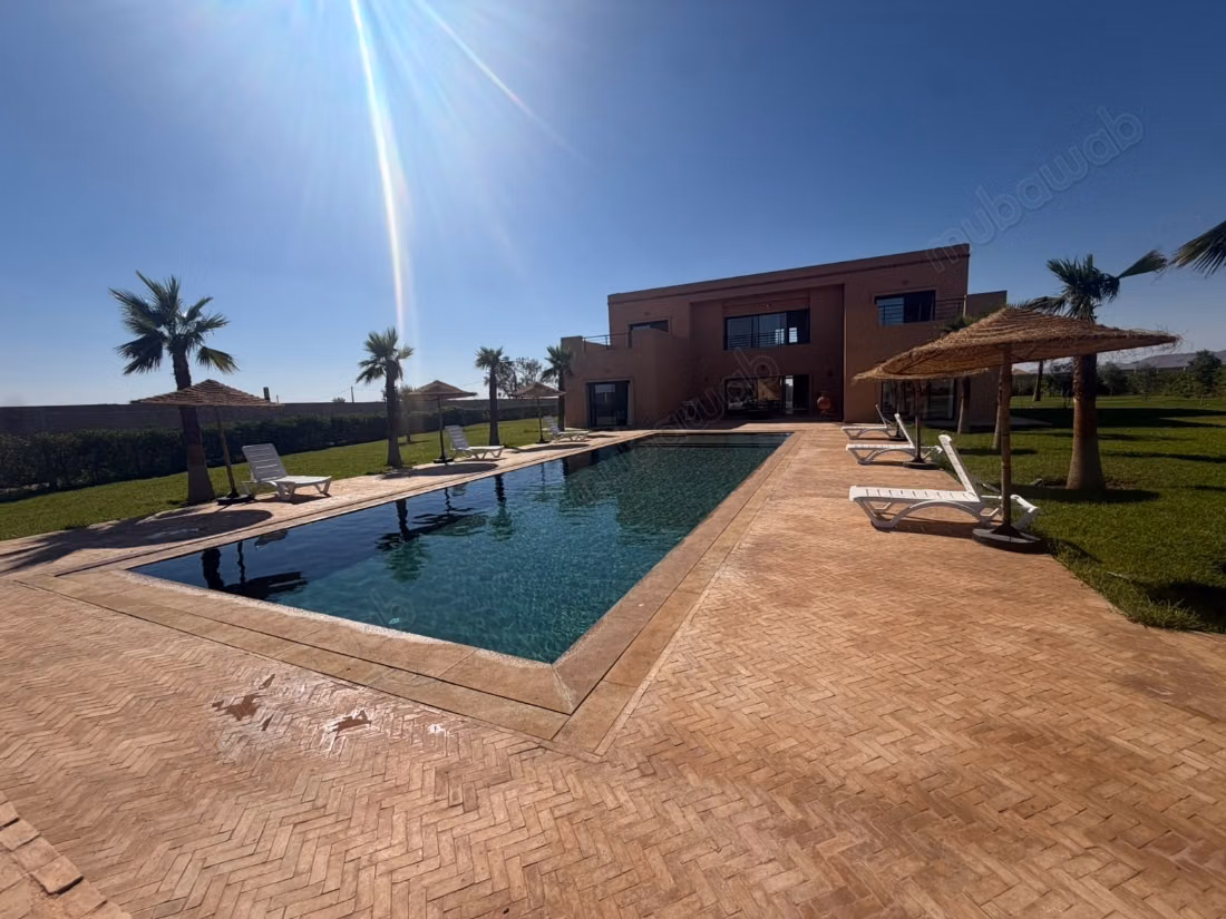 Exceptional villa on 2 titled hectares - Bourous,