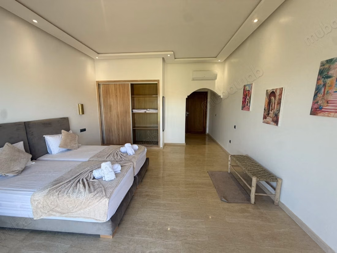 Exceptional villa on 2 titled hectares - Bourous,