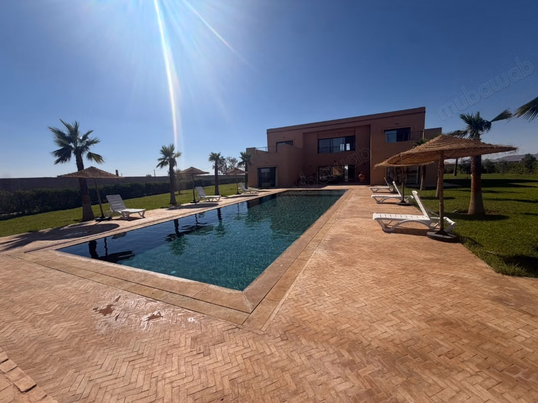 Exceptional villa on 2 titled hectares - Bourous,