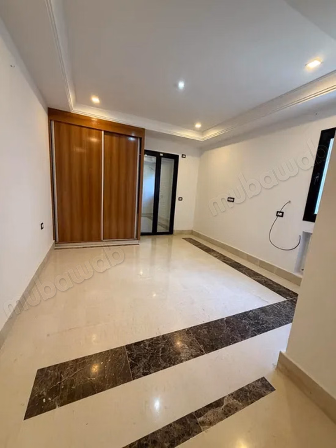 فيلا مع بركة سباحة وحديقة شاترانه 3 س4