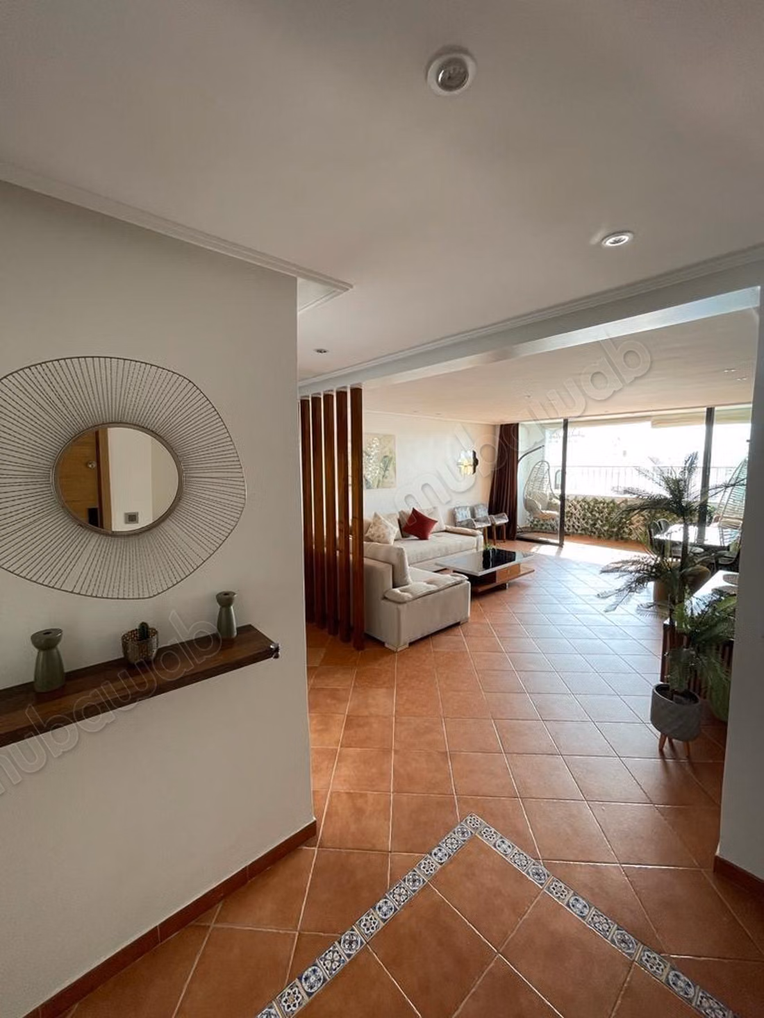 Amplio apartamento en venta con vista al mar