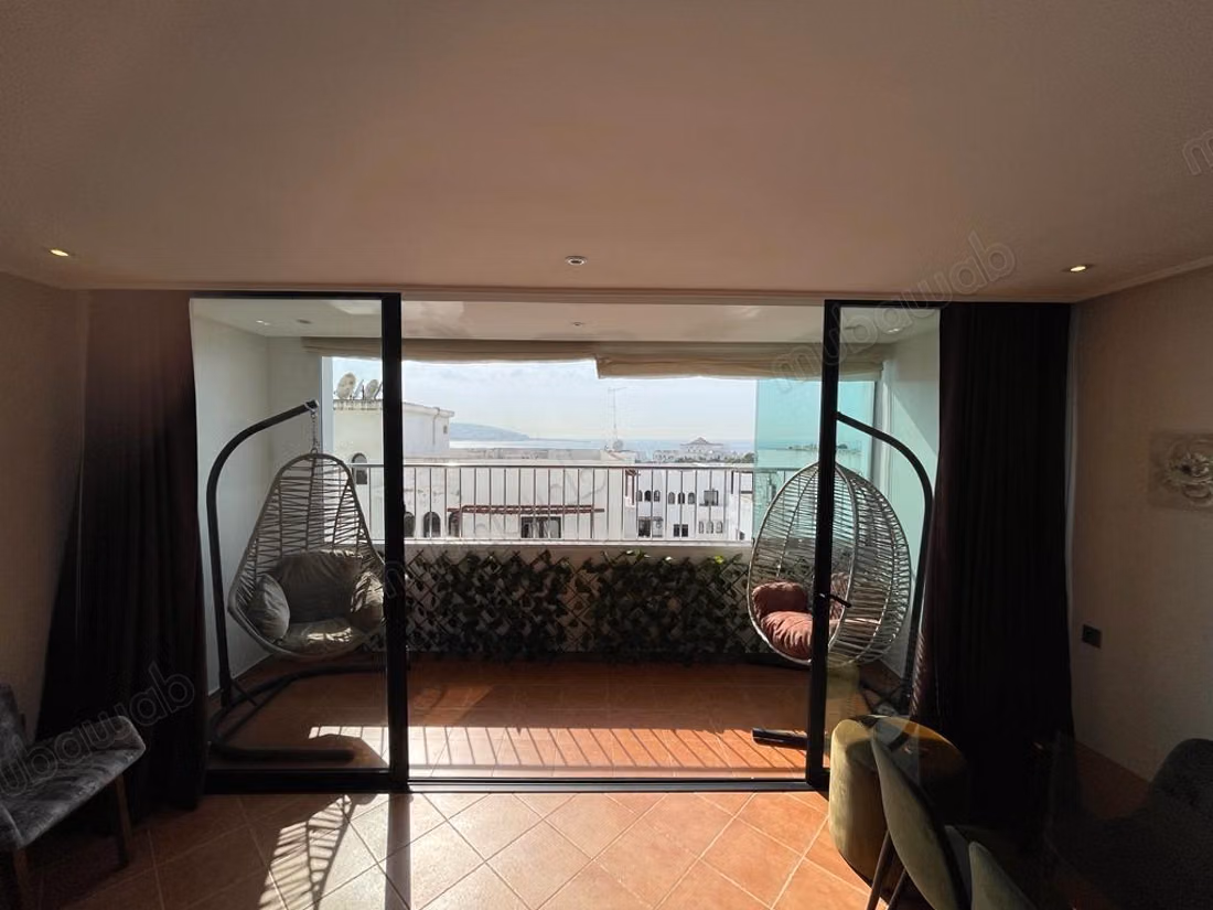 Amplio apartamento en venta con vista al mar