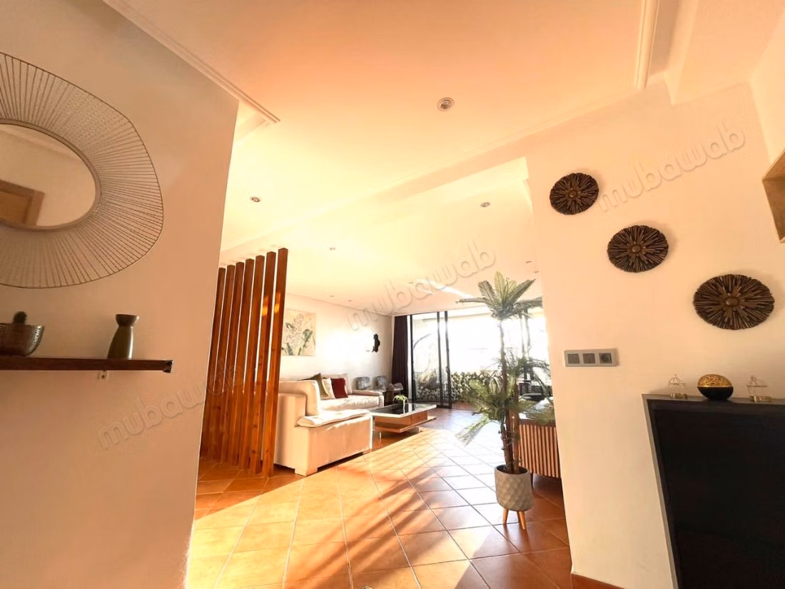 Amplio apartamento en venta con vista al mar