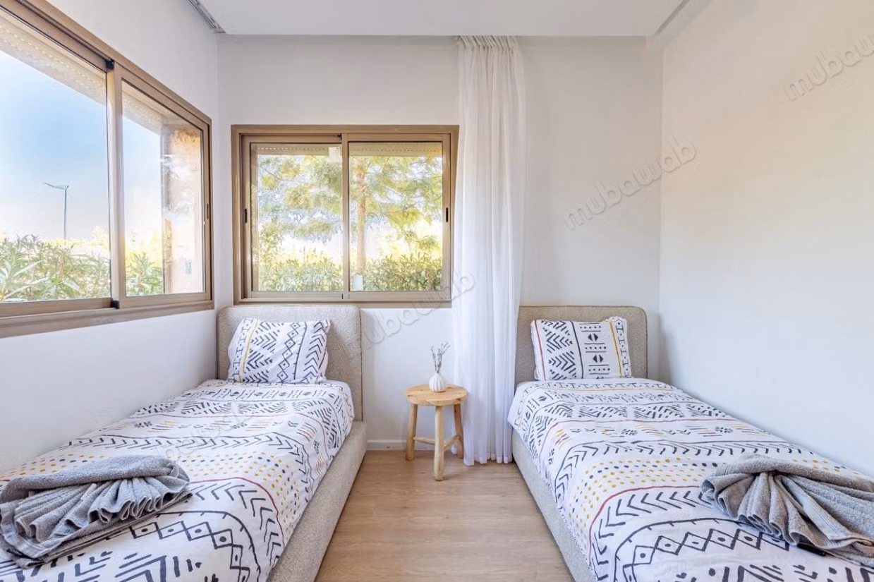 Ongemeubileerd T4 appartement te huur in Prestigia