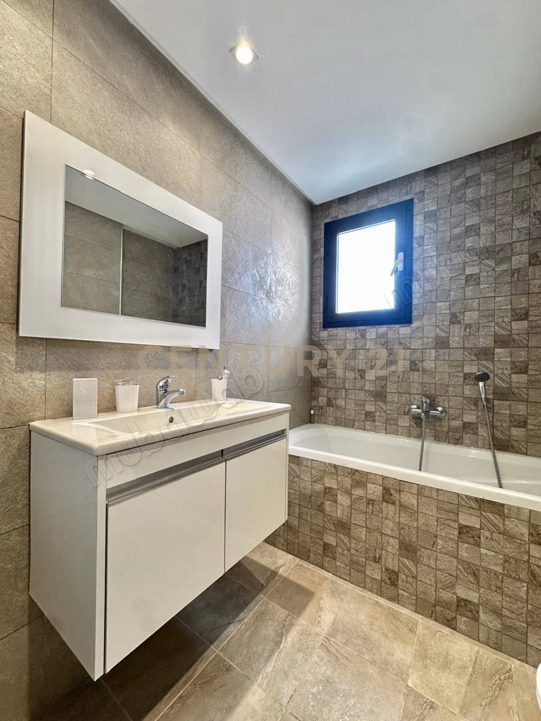 Avendre: appartement s3 aux jardins de carthage