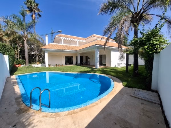 Villa Provençale de 737 m² avec Piscine, Ain Diab