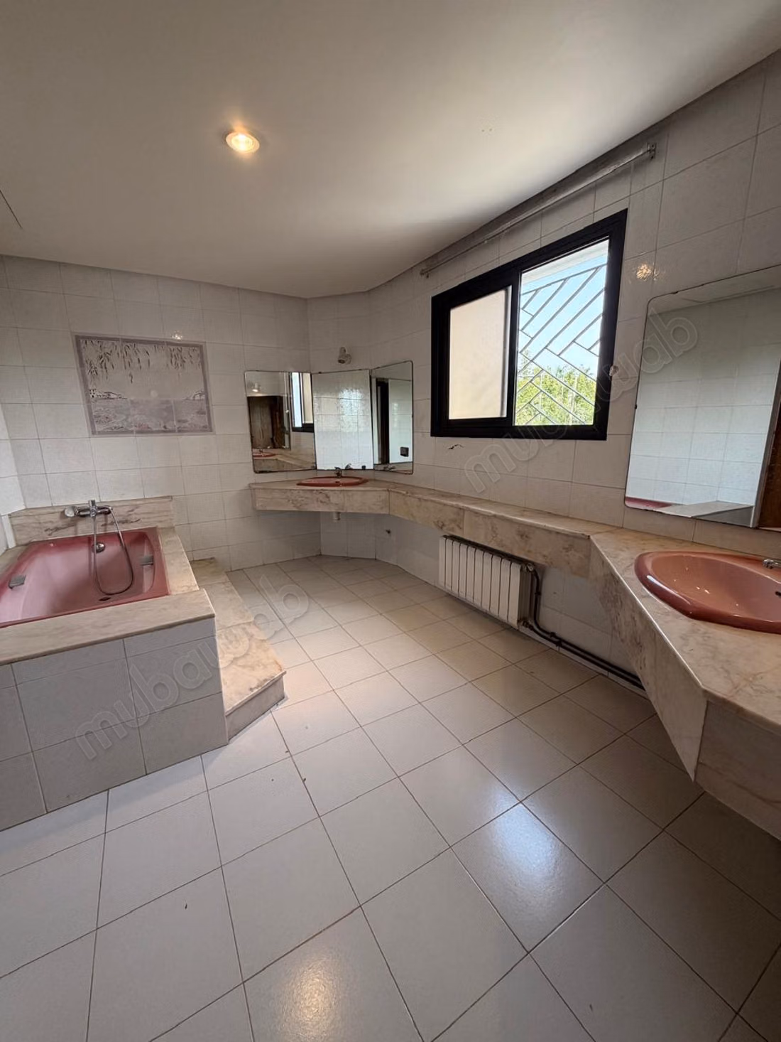 Luxury villa for rent in Souissi. 6 bedrooms. Terrace and garden