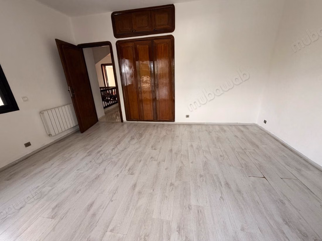 Luxury villa for rent in Souissi. 6 bedrooms. Terrace and garden