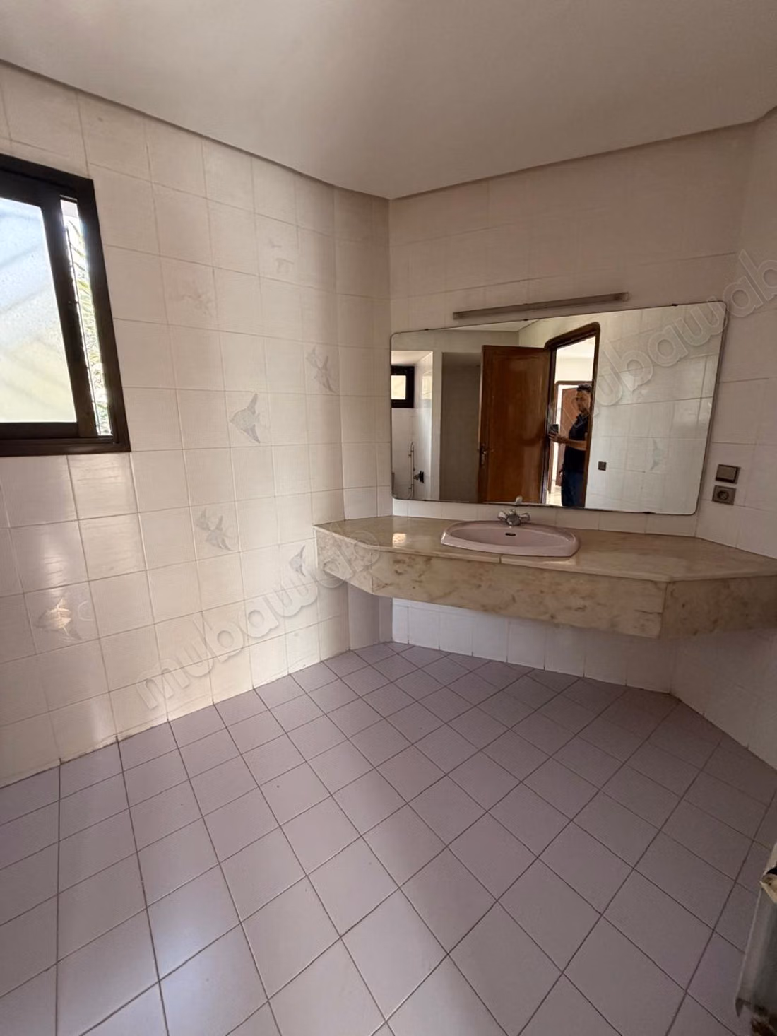 Luxury villa for rent in Souissi. 6 bedrooms. Terrace and garden