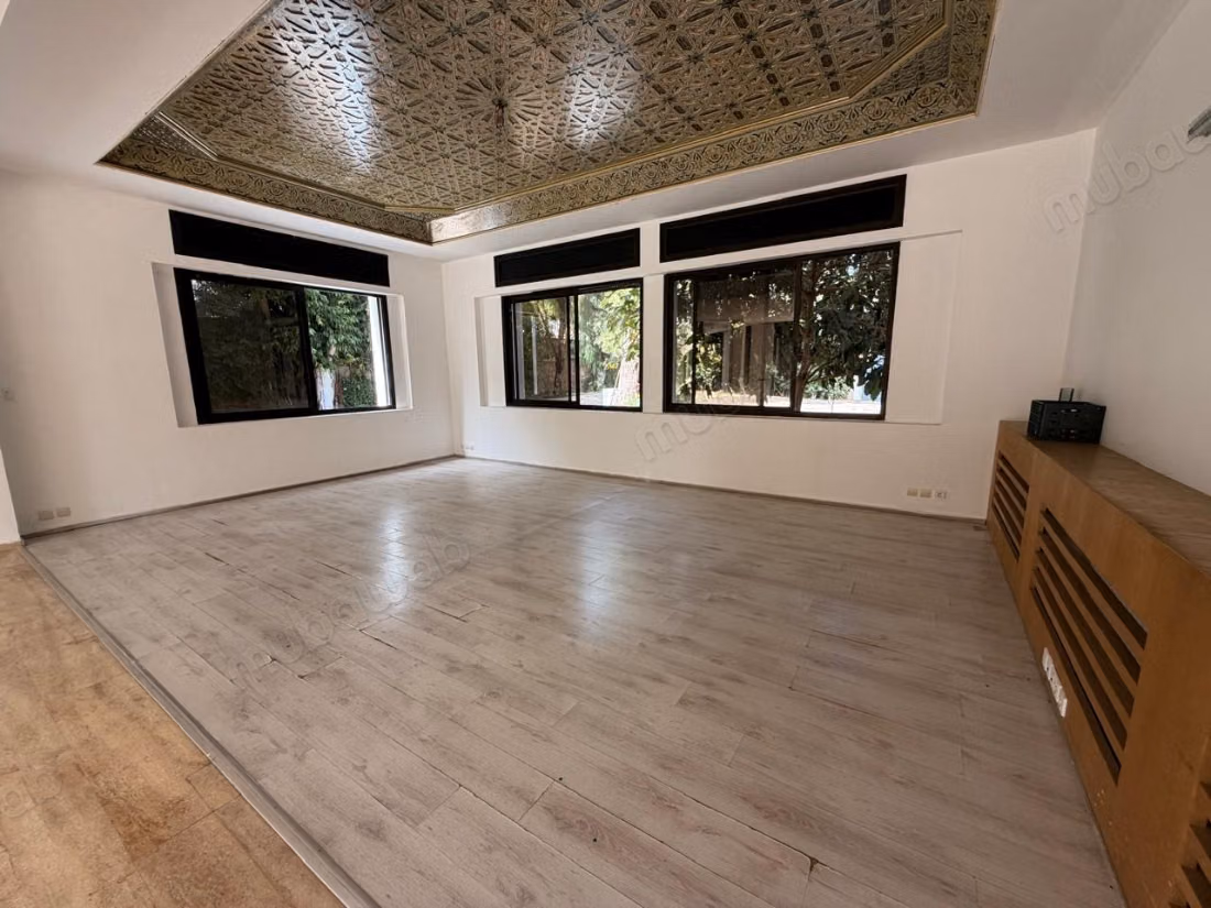 Luxury villa for rent in Souissi. 6 bedrooms. Terrace and garden