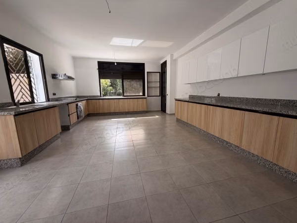 Luxury villa for rent in Souissi. 6 bedrooms. Terrace and garden
