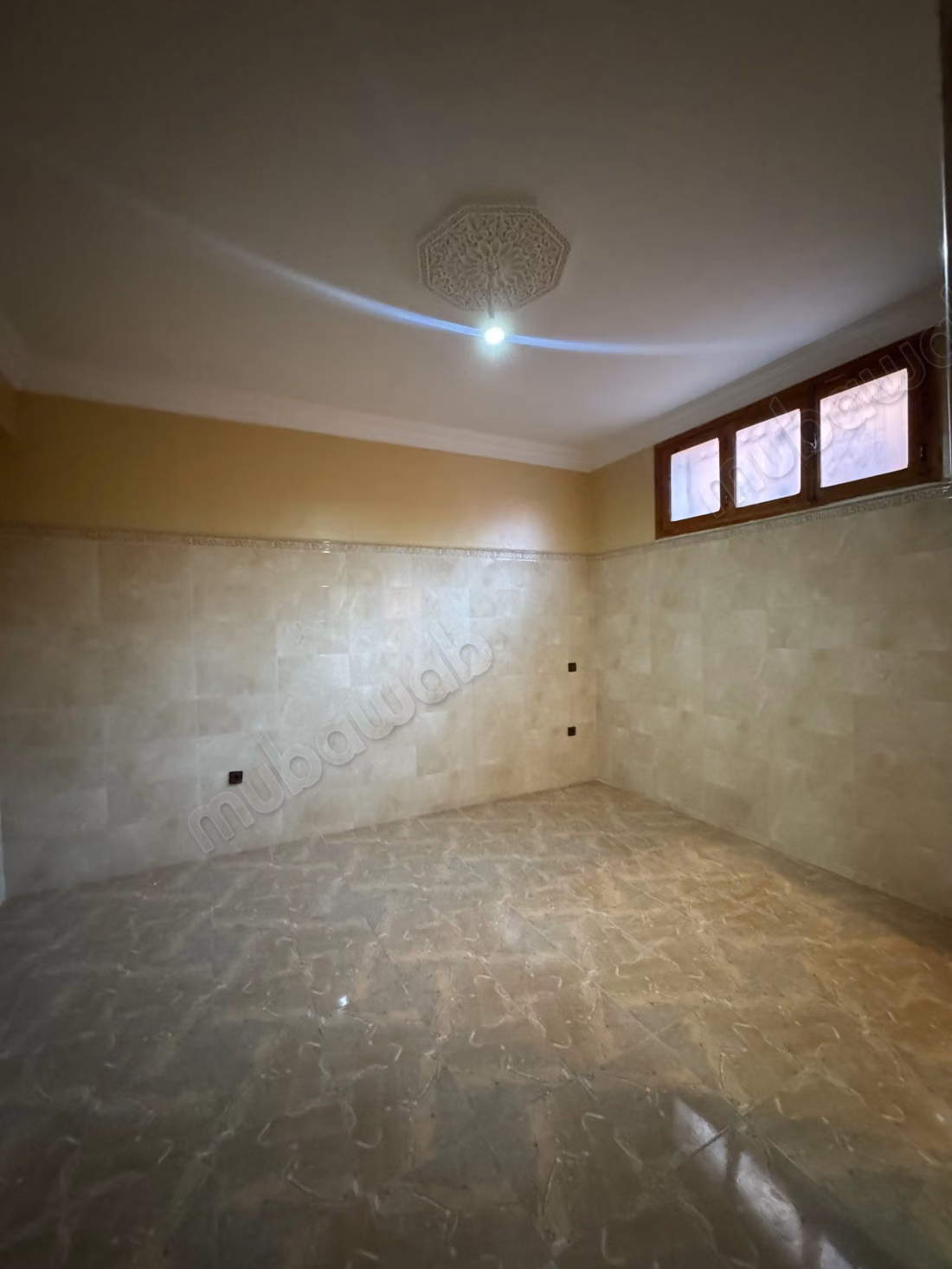 Entre sol aménagé 110 m² à louer à Riad Salam