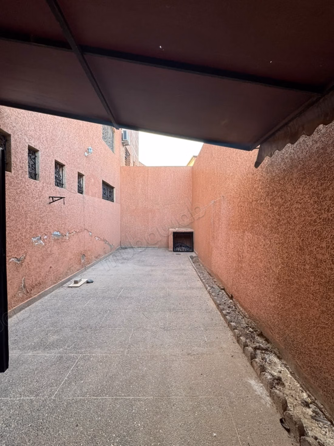 Entre sol aménagé 110 m² à louer à Riad Salam