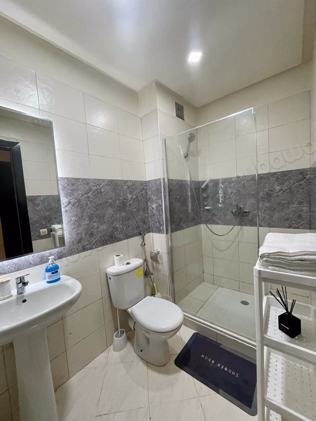 Superbe appartement à louer. Superficie totale de 60 m². Meublé