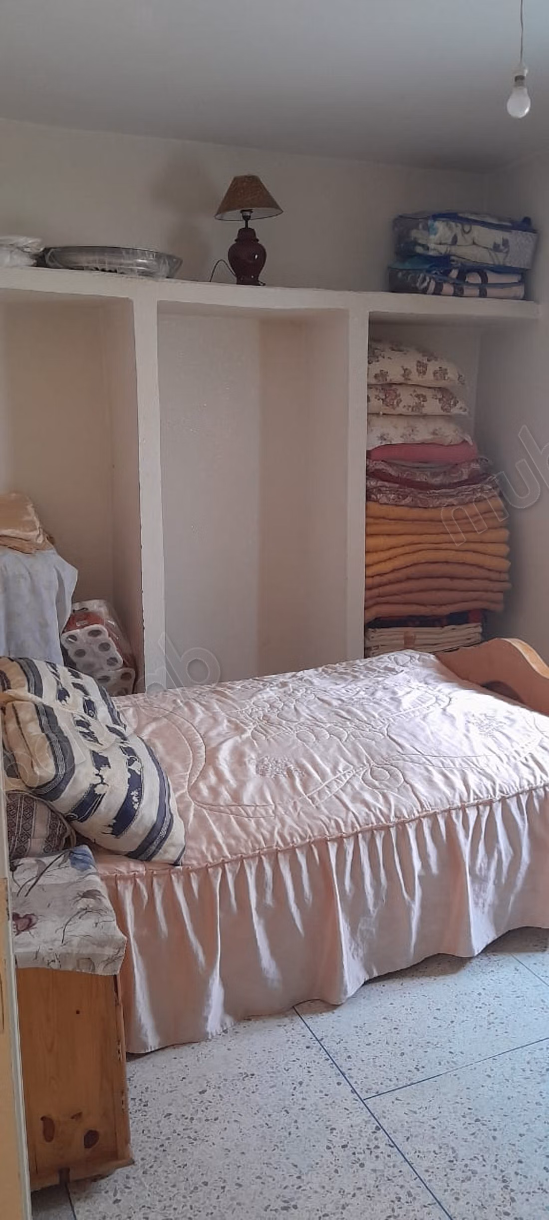 Vend appartement à Zouagha. 
1 chambre — 4
