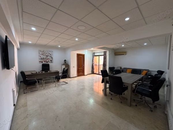 Bellissimi uffici arredati in affitto a Guéliz. Superficie di 52 m². Servizio di portineria e aria condizionata