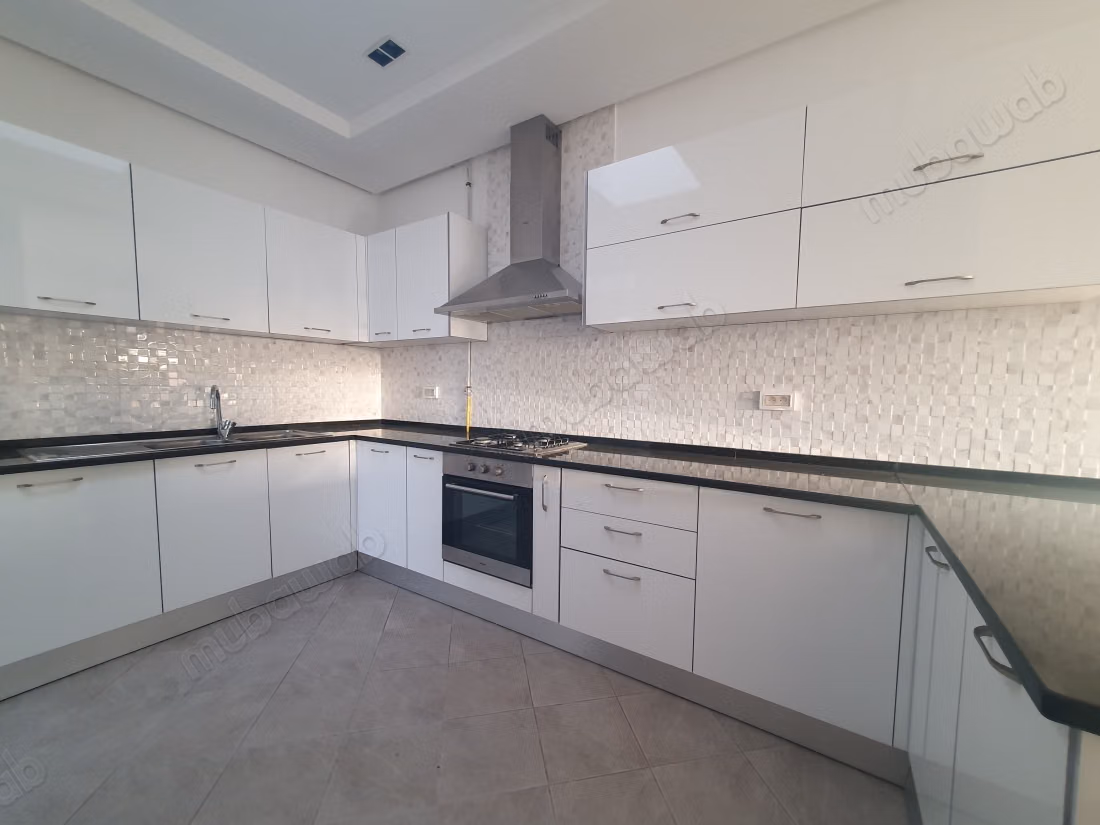 An empty S3 apartment in La Marsa