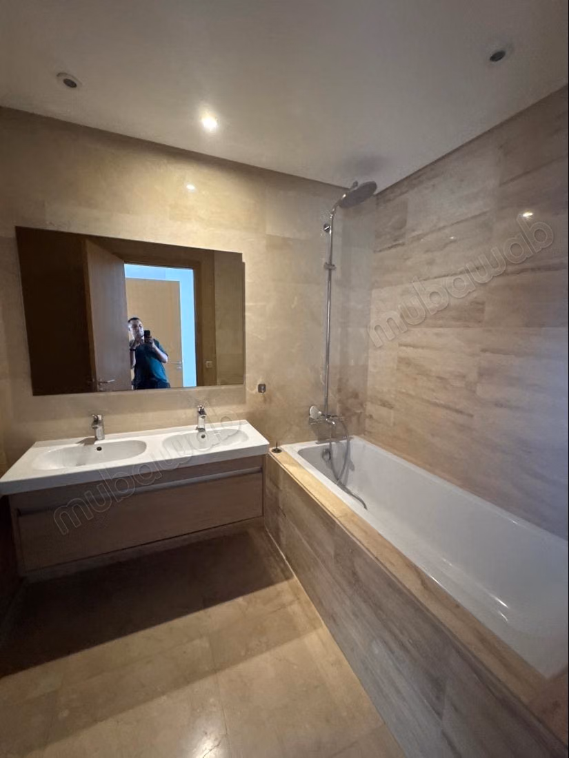 Bellissimo appartamento in affitto a Souissi. 2 camere da letto piacevoli. Salotto marocchino, sicurezza