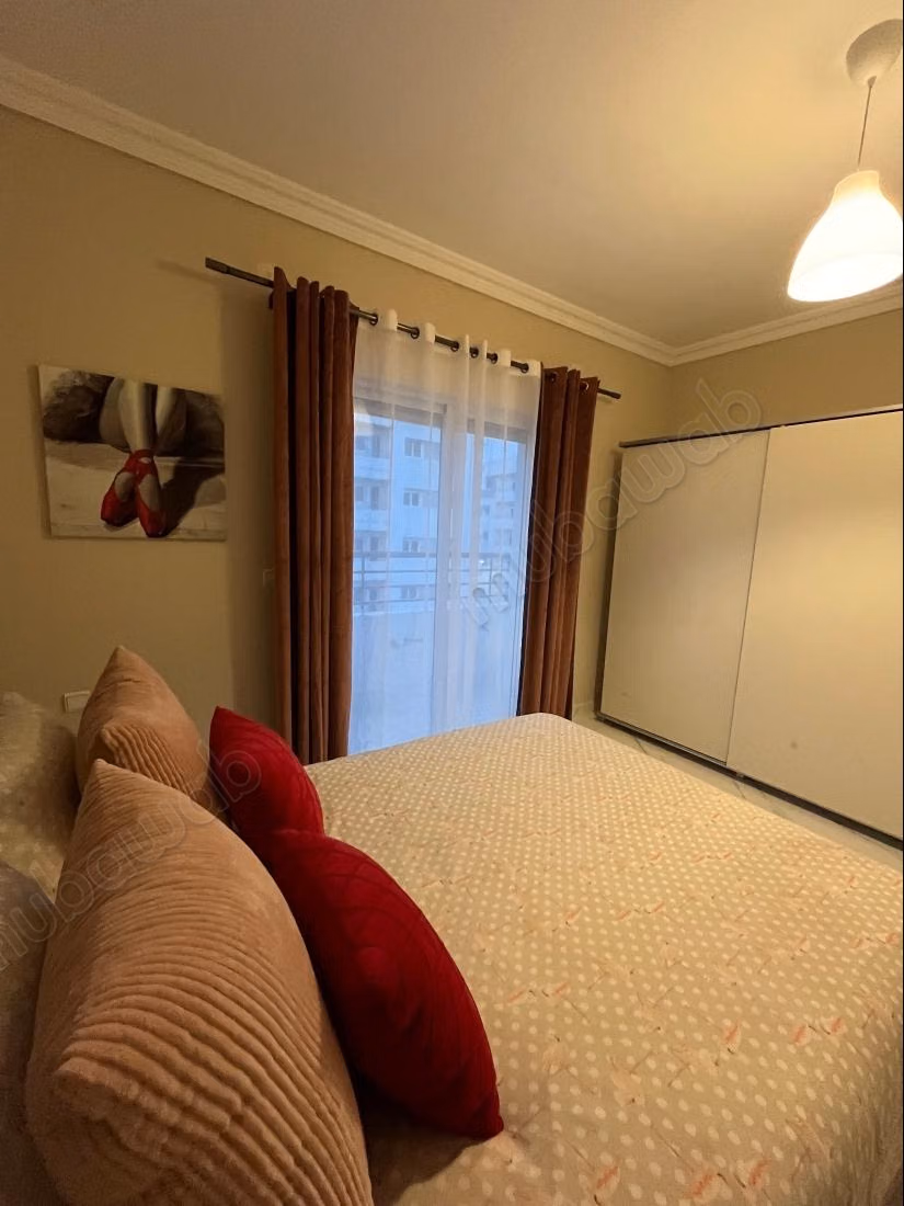 Vind een appartement te huur in Mghogha. 2 mooie kamers. Goed gemeubeld