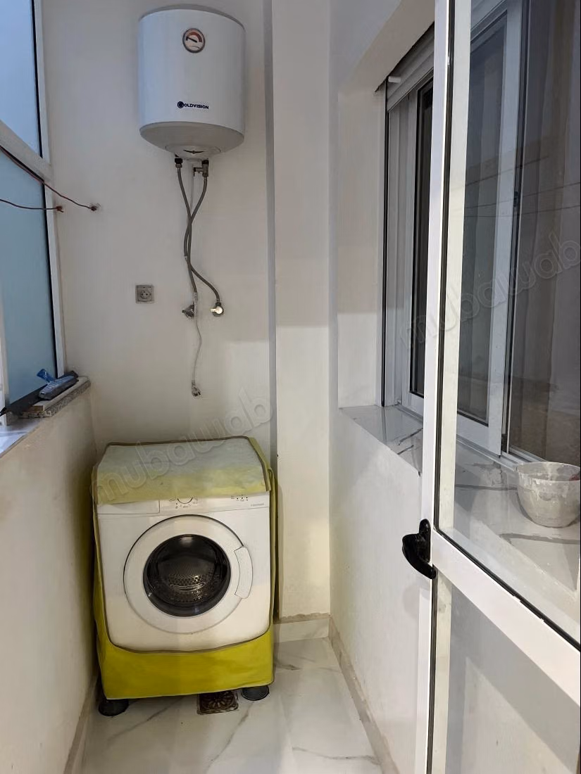 Vind een appartement te huur in Mghogha. 2 mooie kamers. Goed gemeubeld