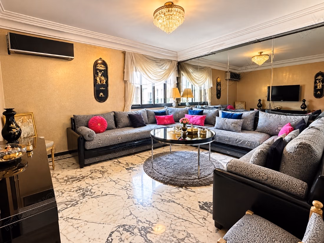 Bel appartement à vendre à Racine. 
4 belles chambres — 5