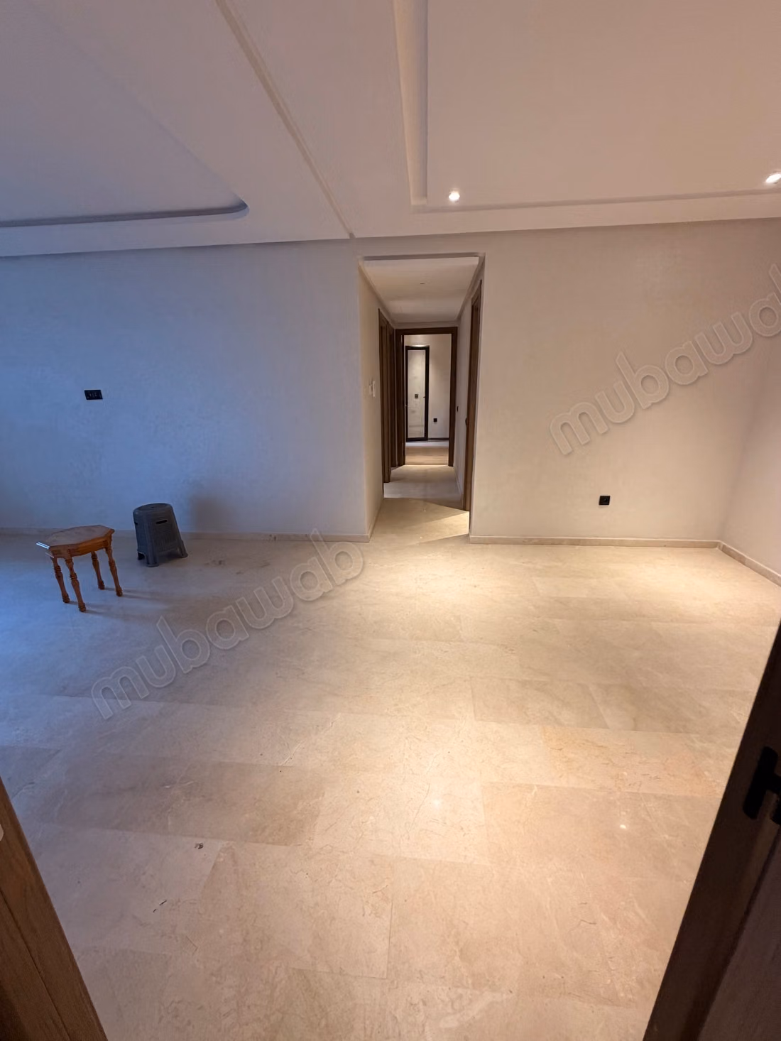 Louez cet appartement à Hay Al Hassani. 
Surface totale 84 m². 
Jardin et terrasse