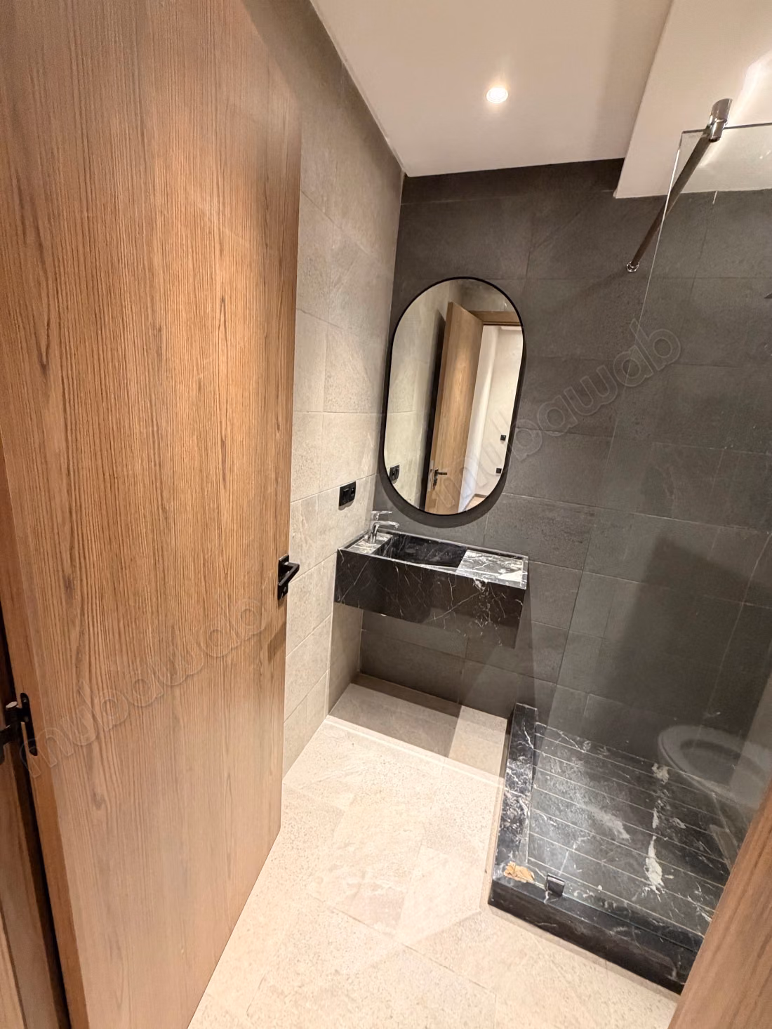 Louez cet appartement à Hay Al Hassani. 
Surface totale 84 m². 
Jardin et terrasse