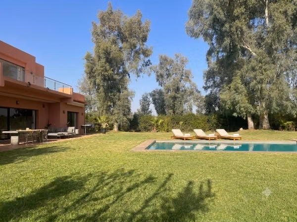 Villa de lujo en la ruta de Ourika con piscina y hammam