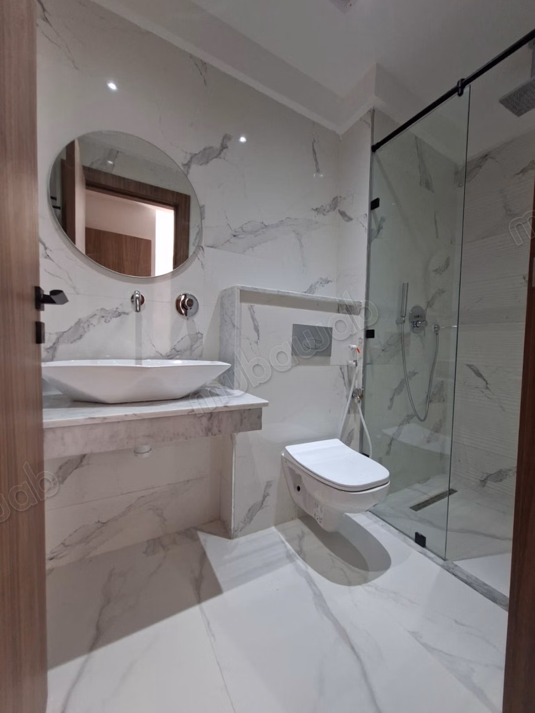 Appartement te huur in Ain Mezouar. 3 comfortabele slaapkamers. Gemeubileerd
