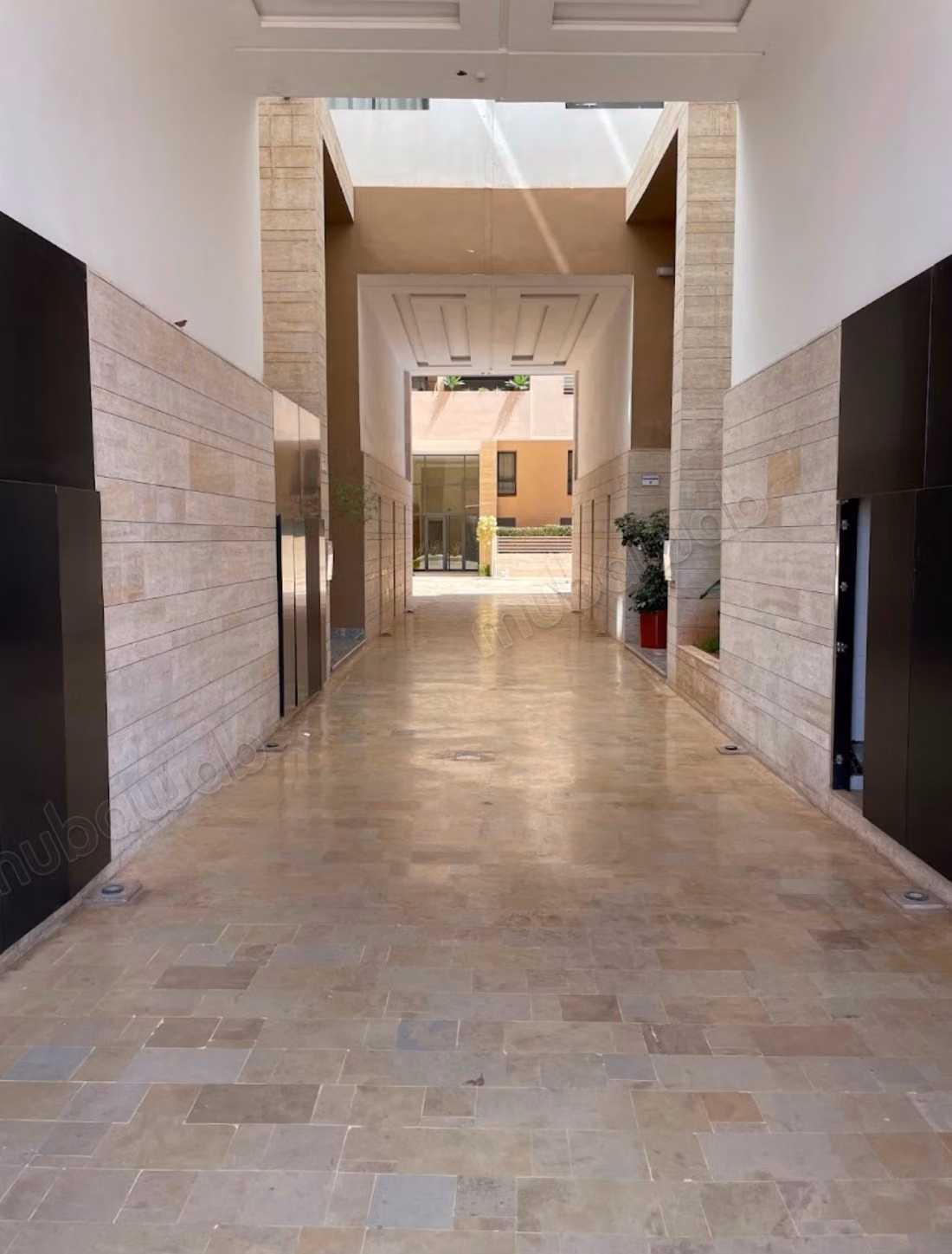 Appartement te huur in Ain Mezouar. 3 comfortabele slaapkamers. Gemeubileerd