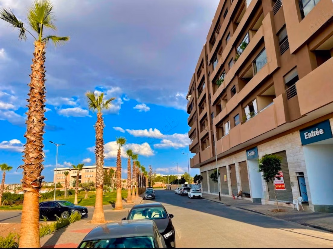 Appartement te huur in Ain Mezouar. 3 comfortabele slaapkamers. Gemeubileerd