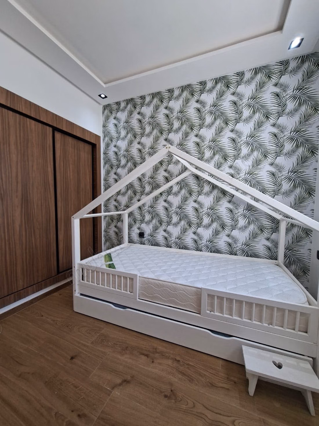 Appartement te huur in Ain Mezouar. 3 comfortabele slaapkamers. Gemeubileerd