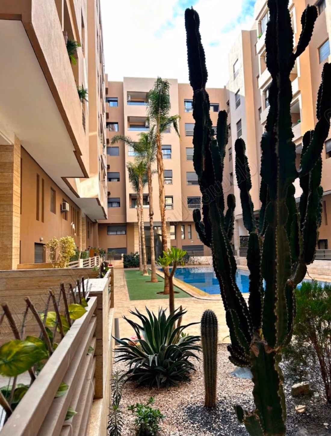 Appartement te huur in Ain Mezouar. 3 comfortabele slaapkamers. Gemeubileerd