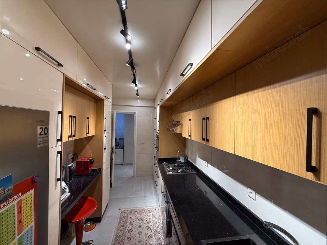 Prachtig appartement te koop aan Route de Safi. Mabrouka 3 mooie slaapkamers. Terras en lift