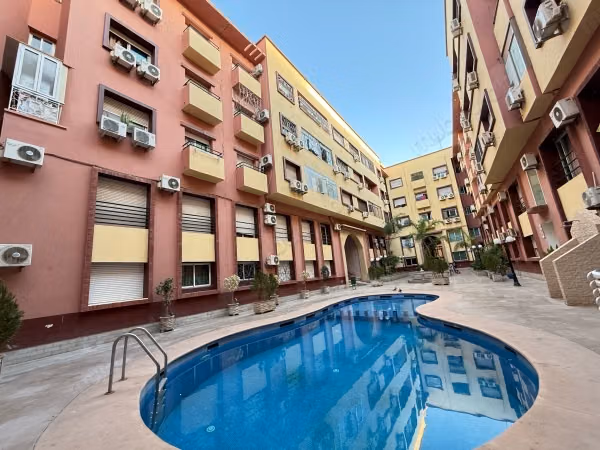 Bel appartement à vendre à Route de Safi.
Mabrouka 3 belles chambres.
Terrasse et ascenseur
