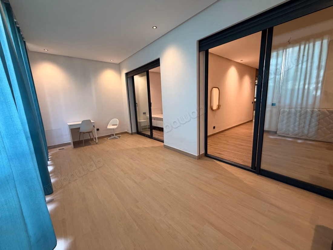 Louez cet appartement à Souissi. Surface de 145 m². Bien meublé