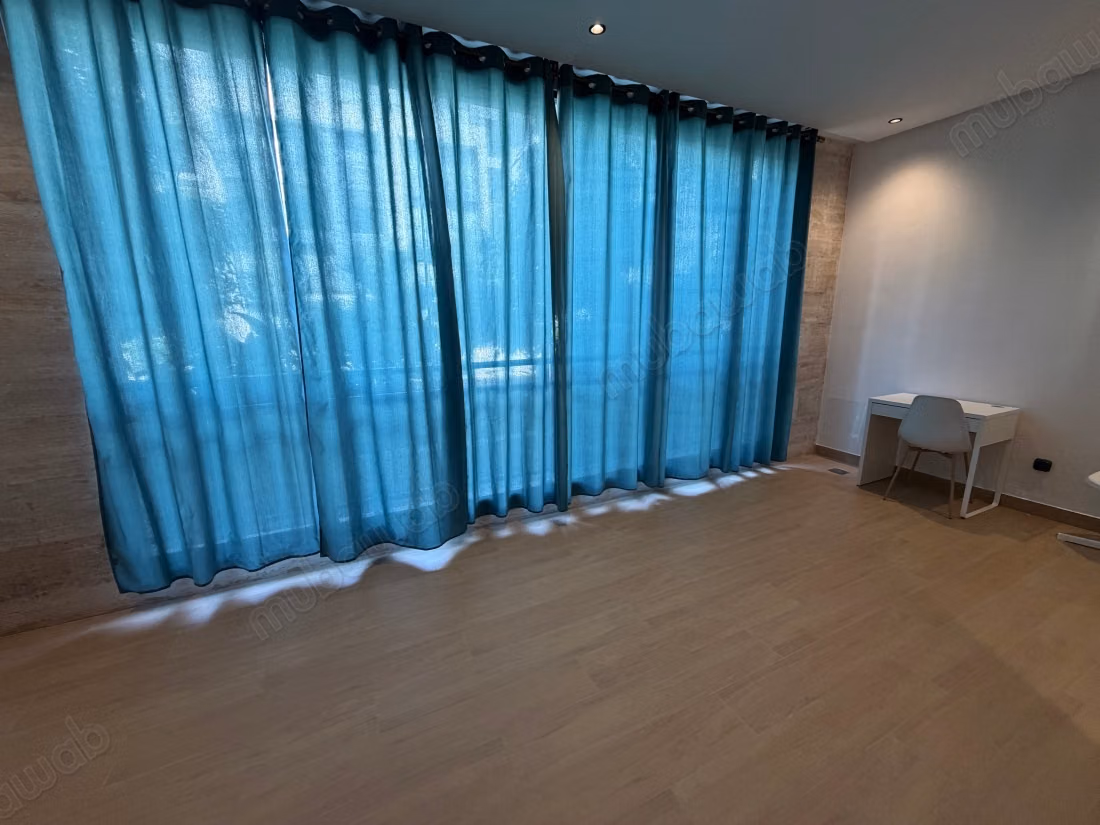 Louez cet appartement à Souissi. Surface de 145 m². Bien meublé