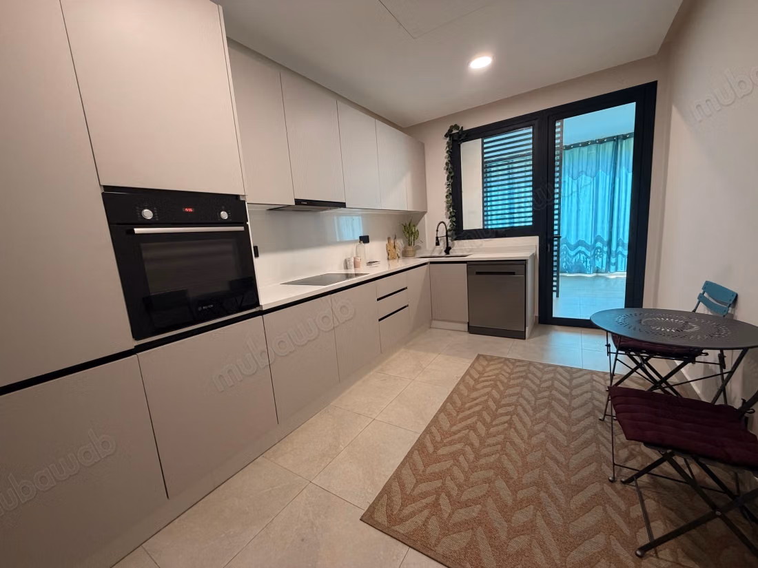 Louez cet appartement à Souissi. Surface de 145 m². Bien meublé
