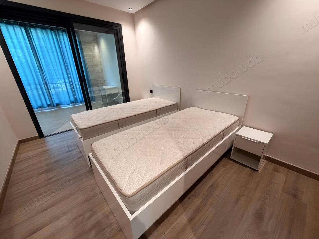 Louez cet appartement à Souissi. Surface de 145 m². Bien meublé