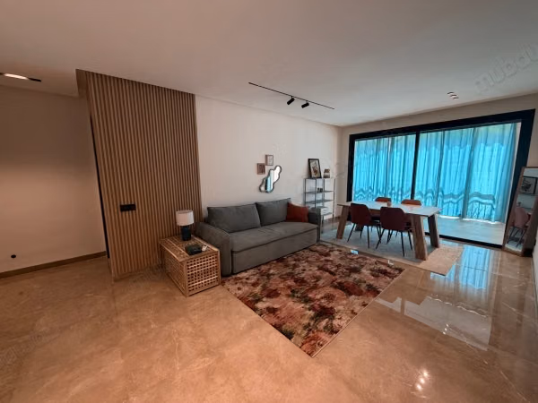 Louez cet appartement à Souissi. Surface de 145 m². Bien meublé
