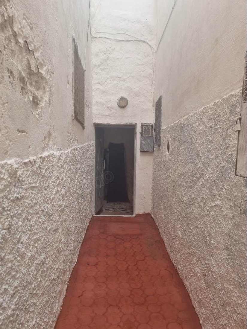 Maison à vendre au centre de la ville. 1 chambre — 3
