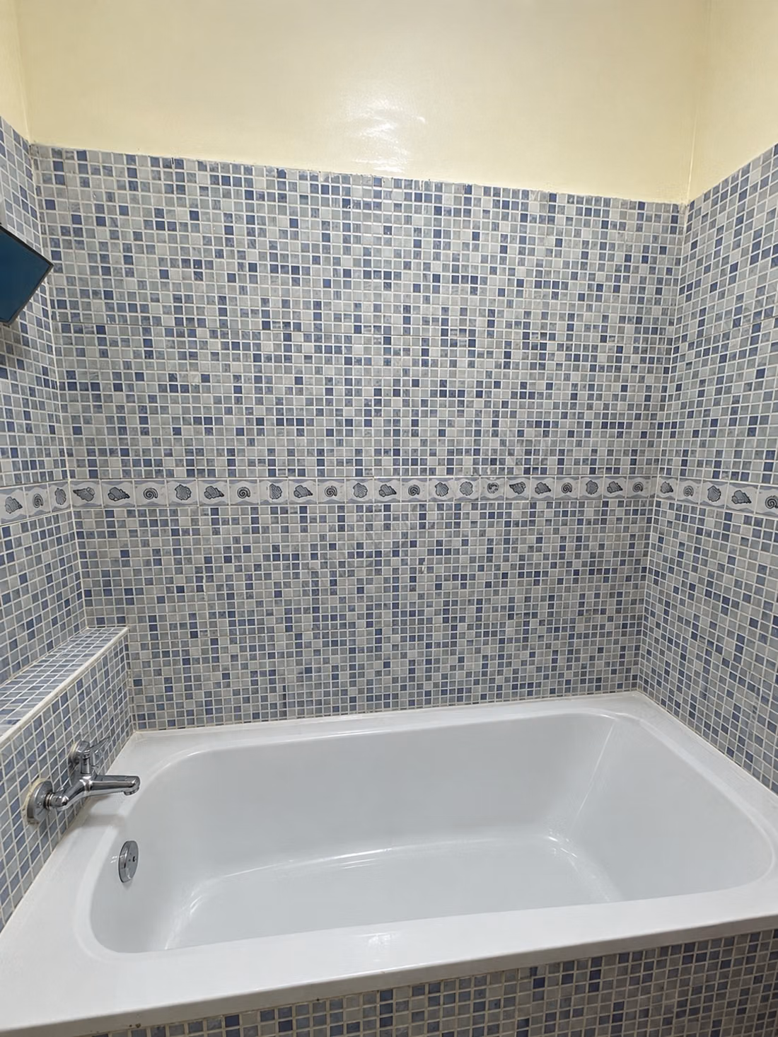 Rental of an apartment. Total area 63 m². Typical Moroccan living room, secured residence